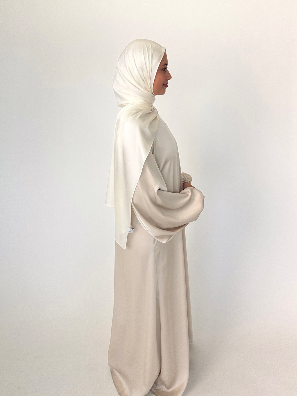 NOUR Abaya